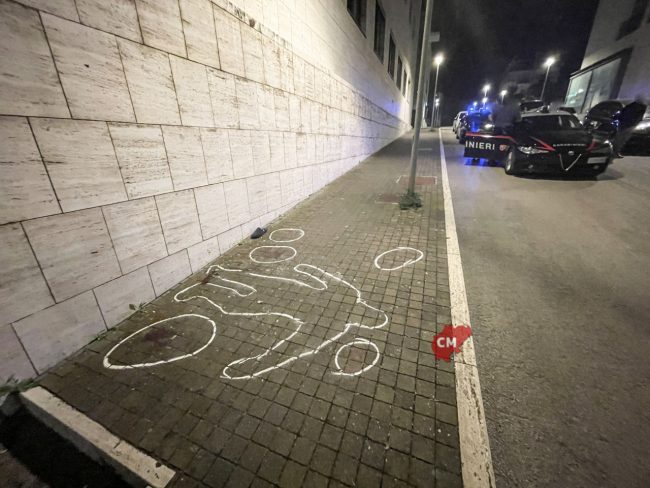 uomo-caduto-dal-terrazzo-carabineri-via-san-callisto-caravario-civitanova-4-650x488