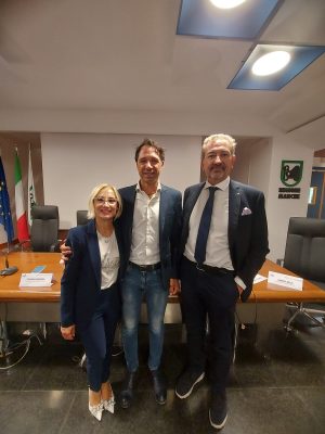 5mila-Marche-Chiara-Biondi-Andrea-Tonti-Giorgio-Menichelli-300x400