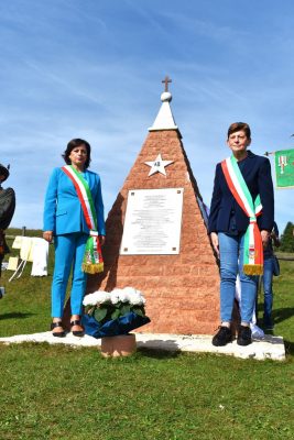 FOTO-COL-DEL-ROSSO-SINDACO-GIULIANA-GIAMPAOLI-E-VICE-SINDACO-DI-GALLIO-MARIA-MOSELE