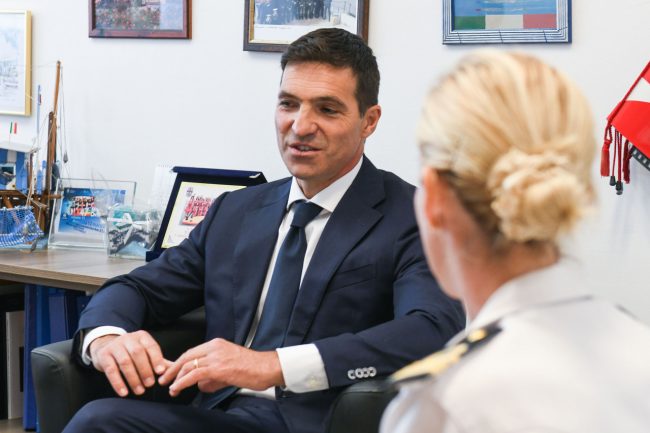 acquaroli-in-capitaneria-di-porto-di-civitanova-FDM-3-650x433
