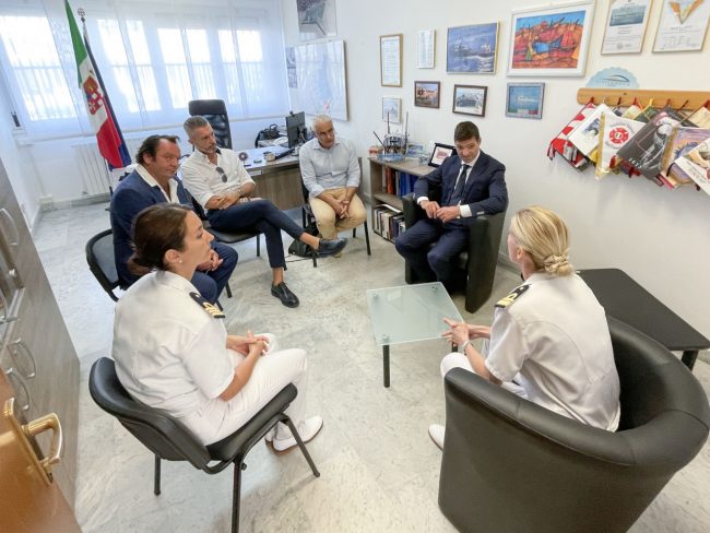 acquaroli-in-capitaneria-di-porto-di-civitanova-FDM-5-650x488