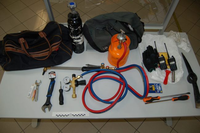 arresto-materiale-bancomat
