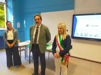 saluto-scuole-san-severino1-325x244
