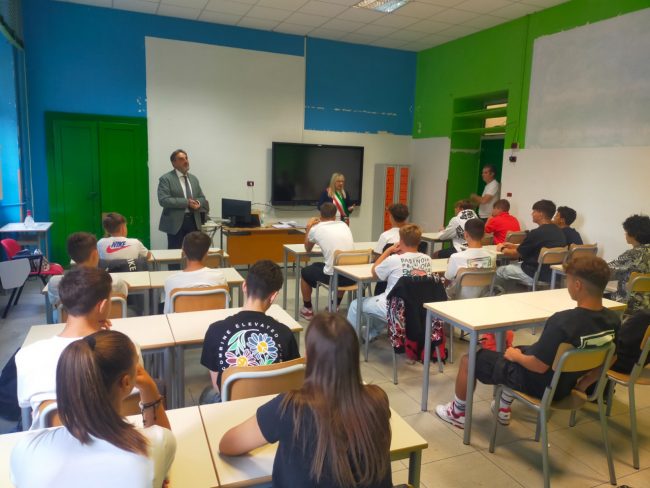 saluto-scuole-san-severino2-650x488