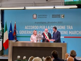 AcquaroliMeloni_04-325x244