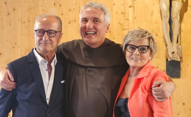 Giovanni-Tassi-e-Giuliana-Gagliardini-nozze-doro-e1697897157875-650x399