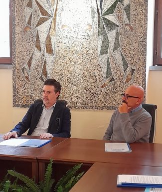 Il-Sindaco-Urbisaglia-Giubileo-con-il-Presidente-Meridiana-Scrivani-
