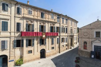 Palazzo-Leopardi-Recanati-1-325x216