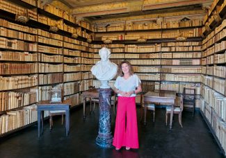 contessa-Olimpia-Leopardi-nella-Biblioteca-3--325x228