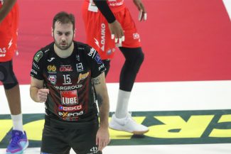 lube-piacenza-semifinale-supercoppa5-de-cecco-325x217