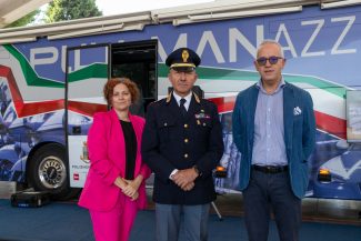 pullman-azzurro-polizia-stradale-1-325x217