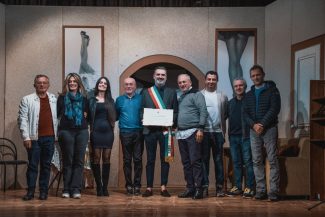 amici-del-teatro-Sindaco-e-consiglieri-sul-palco