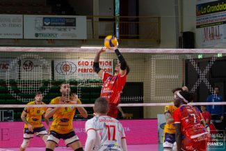 banca-macerata-palmi1-325x217