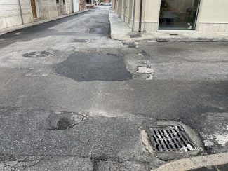 buche-in-strada-via-zara-civitanova-3-325x244