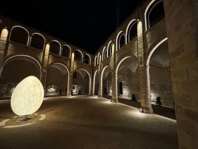 chiostro-castello-al-monte-san-severino-2-650x488