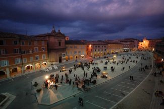 Piazza-Del-Popolo4-325x216