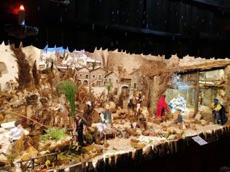 Una-scena-del-presepe-di-Messi