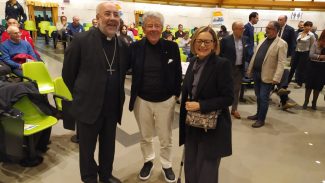 Vescovo-con-Guzzini-e-Anna-Menghi