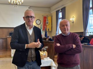 auguri_dipendenti_comune-2-325x244