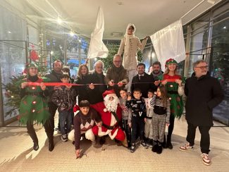 casa-babbo-natale-e-pista-pattinaggio-civitanova-4-325x244