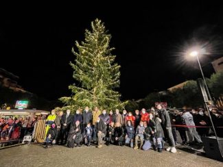 delegazione-esine-abete-natale-8-dicembre-325x244