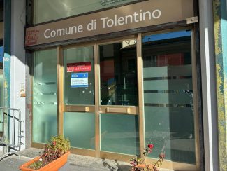 ingresso-comune-tolentino-polizia-locale1-325x244