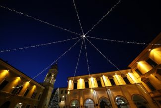luminarie-pollenza-2023-325x217