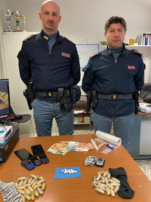 polizia-arresto-droga2-488x650