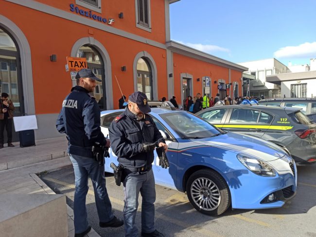 polizia-stazione-giorno