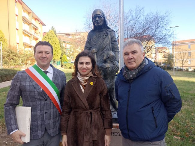 statua-s-teresa-calcutta-tolentino