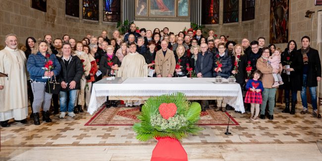 1-Gruppo-Anniversario-Matrimonio-650x325