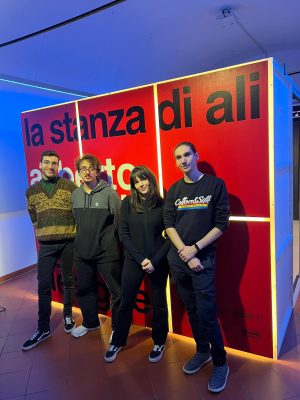 Alcuni-studenti-del-biennio-di-Visual-Light-Design-dellAccademia-di-Belle-Arti-di-Macerata-che-hanno-curato-il-progetto-di-light-design-della-mostra