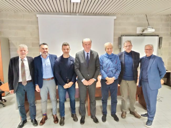 Fabio-Luna-al-centro-con-i-componenti-della-Giunta-Regionale-presenti-oggi