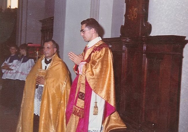 La-prima-S.-Messa-celebrata-da-Don-Vittorio