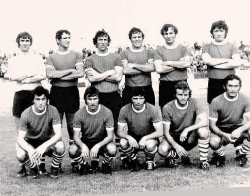 S.-S.-MACERATESE-1970-serie-C.-In-piedi-da-sin.-Capponi.-Mataloni.-Nobili.-Santoro.-Olivieri.-Zimerle.-Acc.-Sin.-Masi.-Alessandrini.-Donatello.-Brando.-Ciappelloni