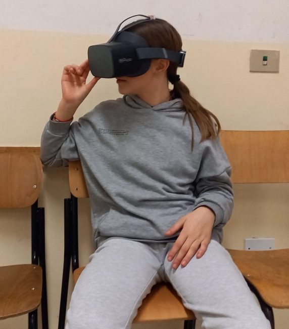 Visori-3D-per-lezioni-con-realta-aumentata-572x650