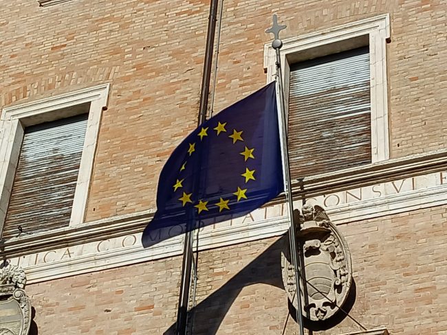 bandiera_prefettura-4-650x488