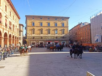 benedizione-aminali-2024-piazza-liberta-325x244