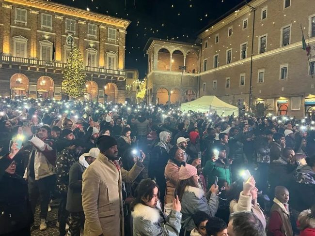 caapodanno-piazza-macerata-1-650x488
