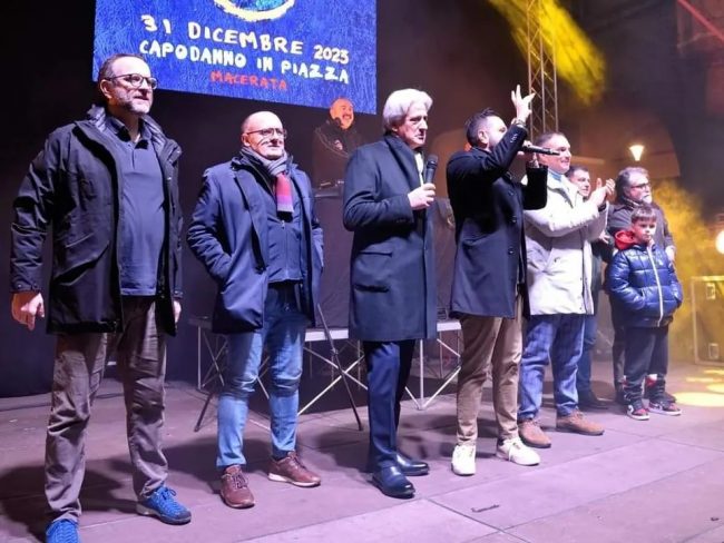 caapodanno-piazza-macerata-5-650x488