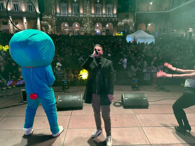 capodanno-piazza-macerata-12-650x488