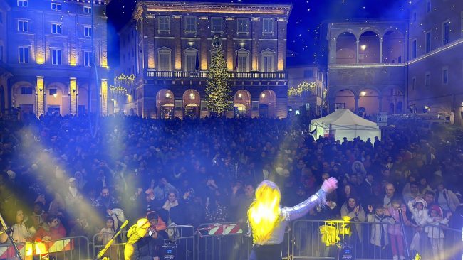 capodanno-piazza-macerata-3-650x366