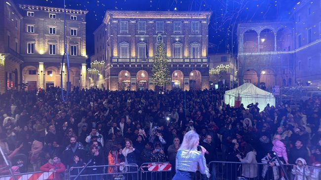 capodanno-piazza-macerata-5-650x366