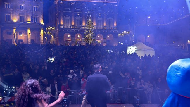 capodanno-piazza-macerata-9-650x366
