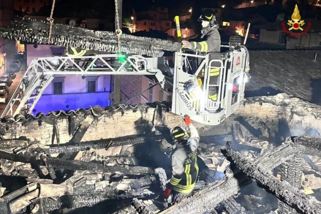incendio-tetto-san-severino
