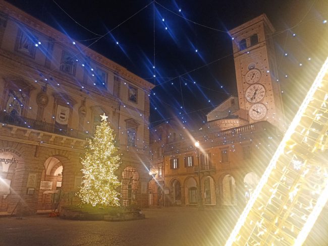 natale-piazza-2023jpg-650x488