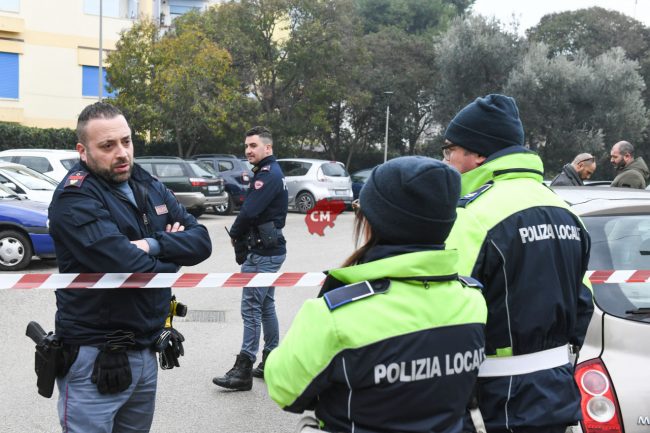 ritrovamento-ordigno-bellico-polizia-e-polizia-locale-via-fermi-civitanova-FDM-1-650x433
