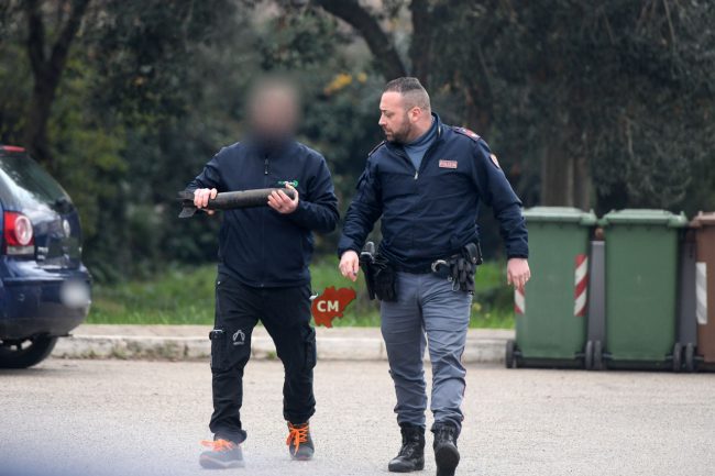 ritrovamento-ordigno-bellico-polizia-e-polizia-locale-via-fermi-civitanova-FDM-3-650x433