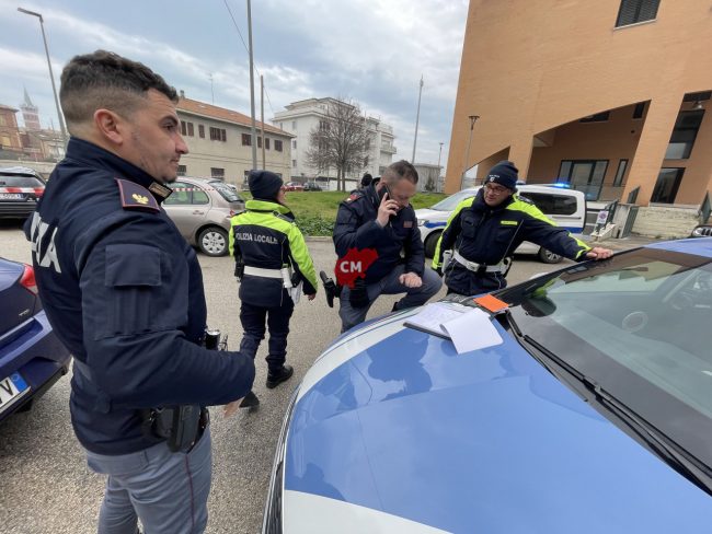 ritrovamento-ordigno-bellico-polizia-e-polizia-locale-via-fermi-civitanova-FDM-5-650x488