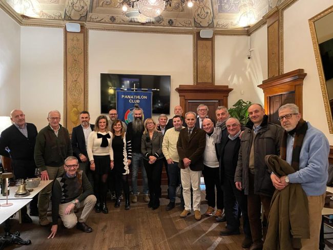 soci-presenti-alla-conviviale